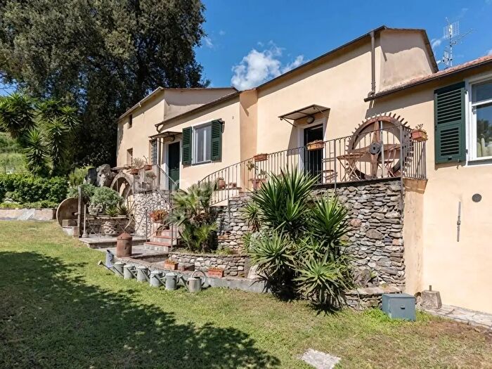 Casa con 9 locali in vendita in Via Dolcedo, Imperia