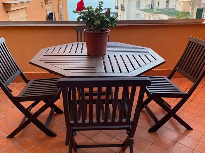 Appartamento bilocale in affitto in Via Aniello Falcone, Napoli