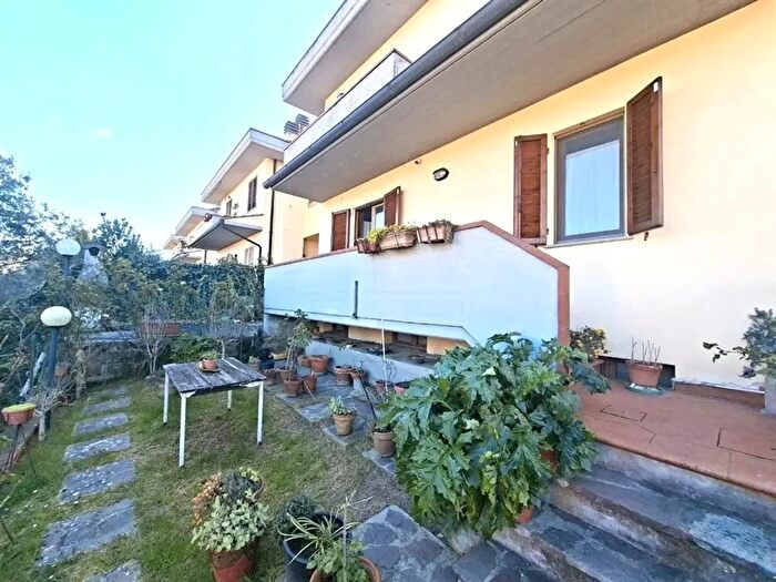 Casa con 9 locali in vendita in Laterina Pergine Valdarno