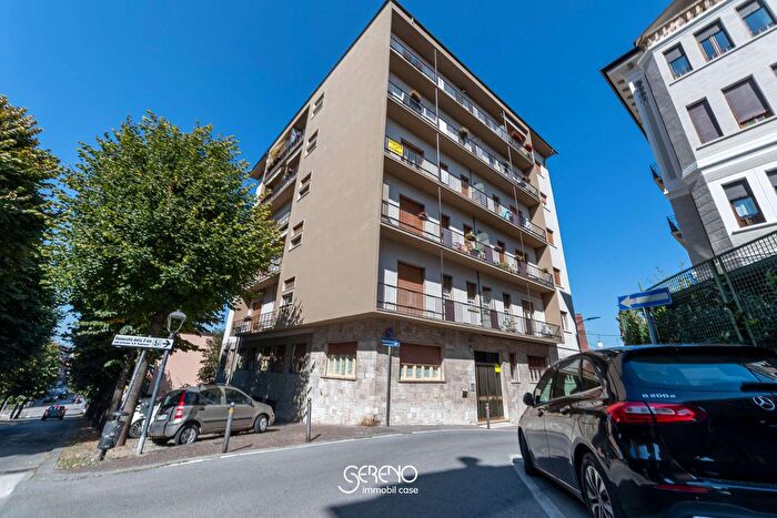 Appartamento con 6 locali in vendita in Salita al Castello, Fossano