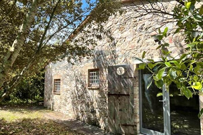 Casa con 6 locali in vendita in Massa Martana