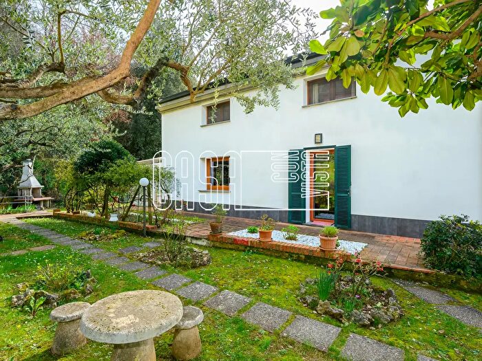 Casa con 6 locali in vendita in Località Monti Branzi, Lerici