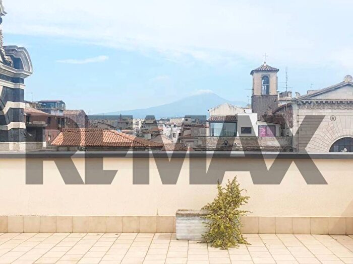 Appartamento con 5 locali in affitto in Via Calanna, Palestro, Catania