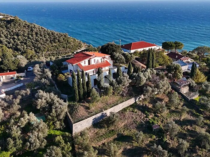 Appartamento quadrilocale in vendita in Str Vicinale Colle, Imperia