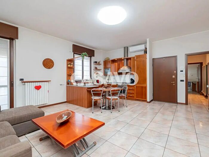 Appartamento trilocale in vendita in Via Francesco Petrarca, Senago