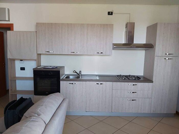 Appartamento trilocale in affitto in Centro, Roverchiara
