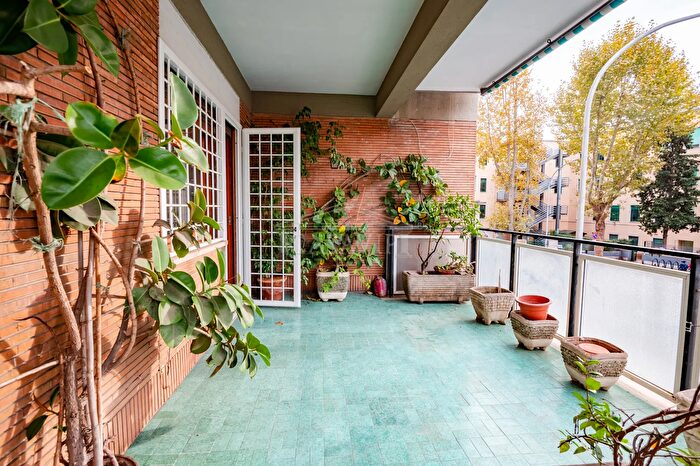 Appartamento con 5 locali in vendita in Largo San Pio V, Roma