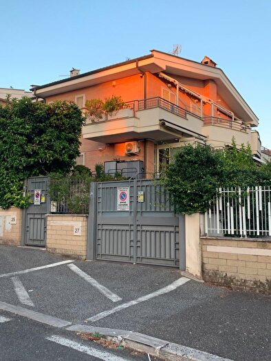 Casa con 7 locali in vendita in Via Franco Bonvicini, Roma