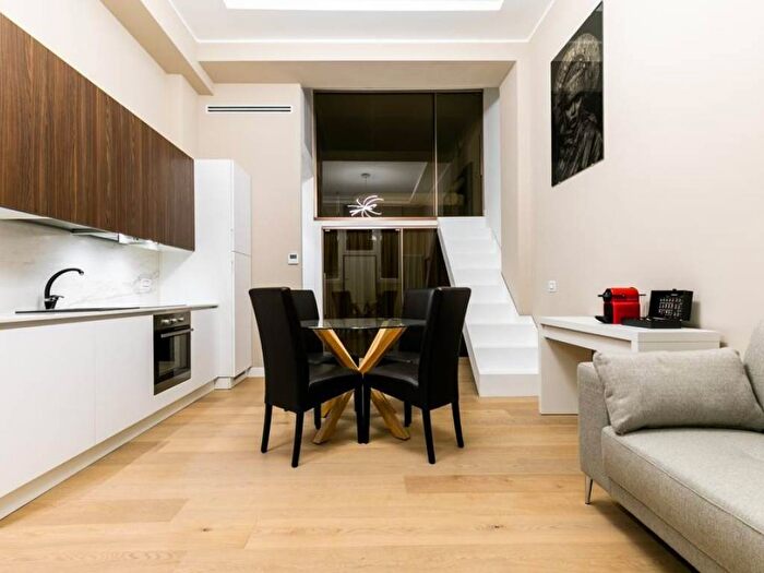Appartamento trilocale in affitto in Via Giovanni Battista Bertini, Paolo Sarpi, Milano