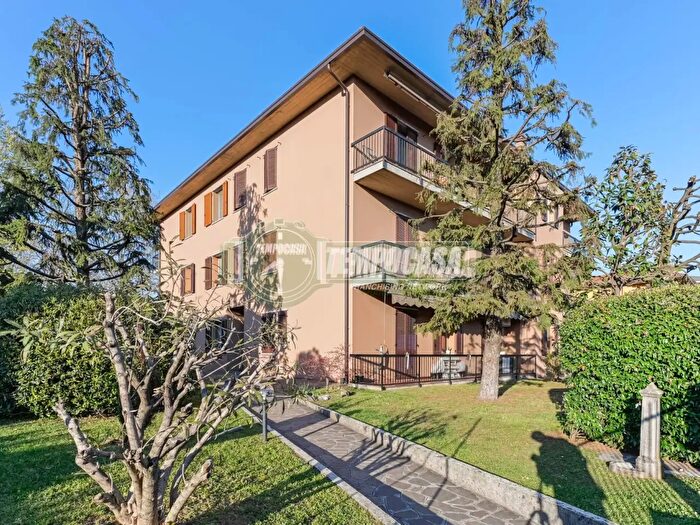 Appartamento trilocale in vendita in Via a Vespucci, Stezzano