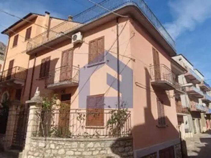 Casa con 5 locali in vendita in Via Maiella, Lama Dei Peligni