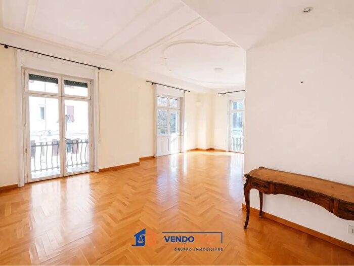 Appartamento con 6 locali in vendita in Via Antonio Cecchi, Genova