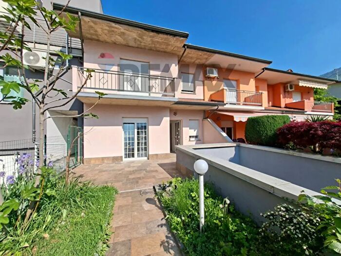 Casa con 5 locali in vendita in Endine Gaiano