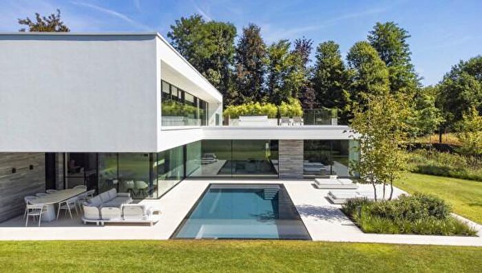 Casa con 6 locali in vendita in Strada Privata del Ronco, Carimate