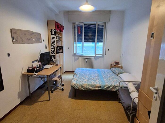 Appartamento trilocale in affitto in Via Accademia, Casoretto, Milano