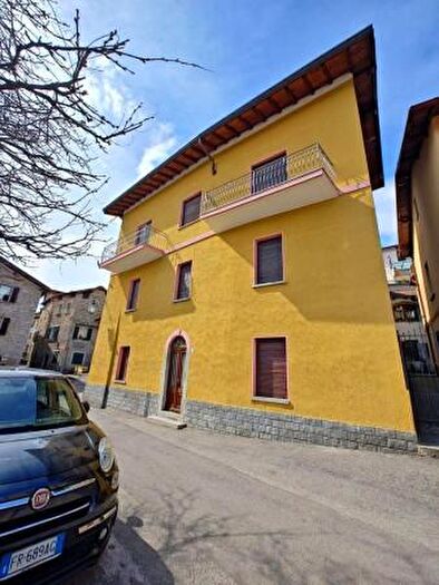 Casa con 6 locali in vendita in Piazza Pietro Orsolini, Alta Valle Intelvi