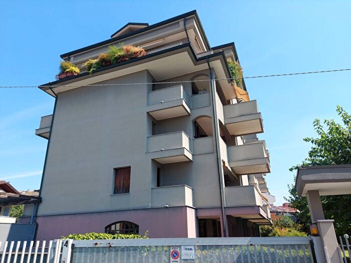 Appartamento trilocale in affitto in Via San Pio X, Centro, Brugherio