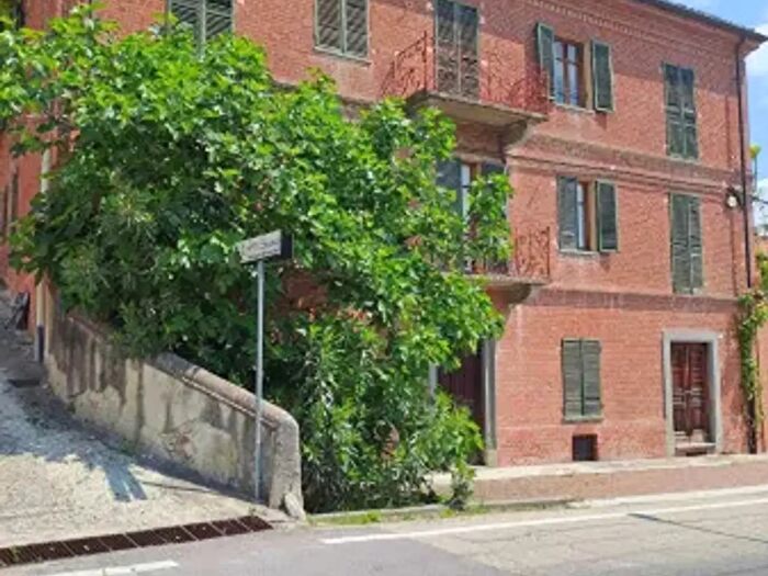 Casa con 6 locali in vendita in Via Piave, Cocconato