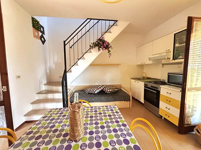 Casa quadrilocale in vendita in Roseto Capo Spulico