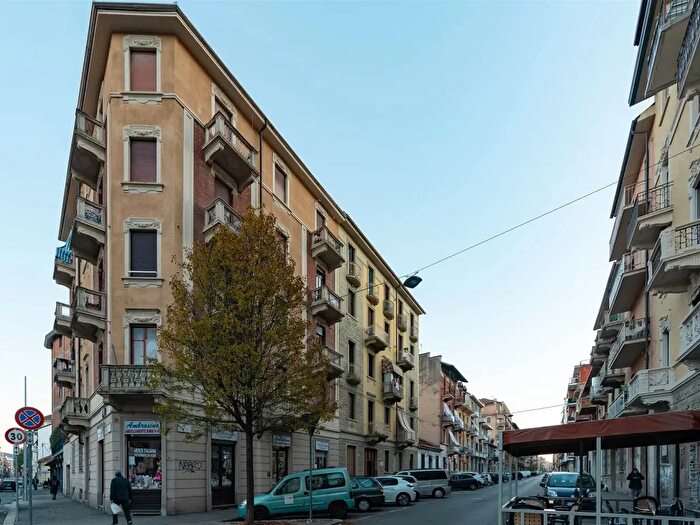 Appartamento trilocale in vendita in Via Leini, Torino