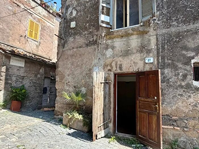 Appartamento trilocale in vendita in Via della Rocca, Ronciglione