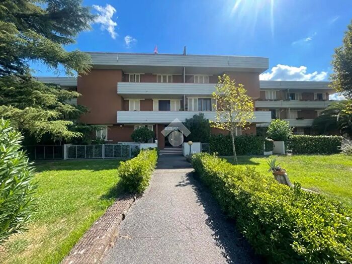 Appartamento quadrilocale in vendita in Via Bachelet, Scandicci
