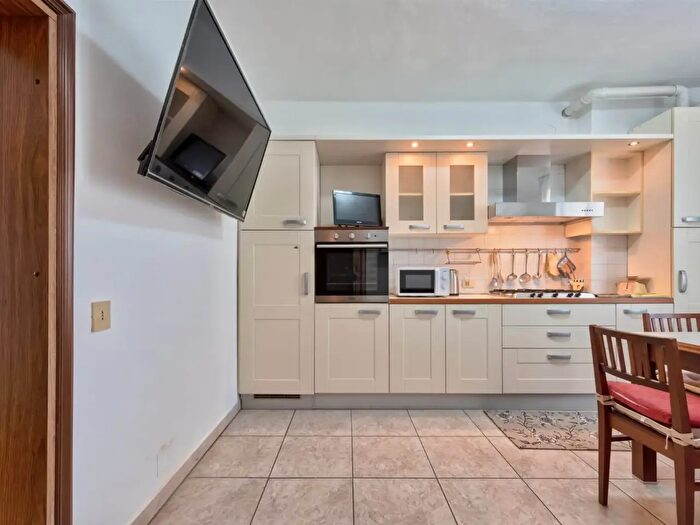 Appartamento trilocale in vendita in Via Calvi, Venezia