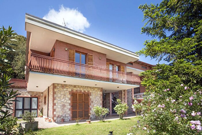 Casa quadrilocale in vendita in Via col di Lana, Perugia