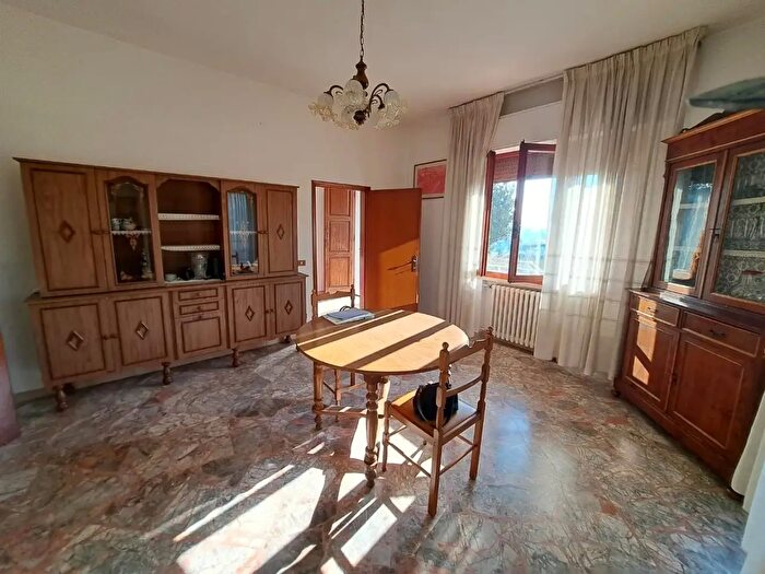 Appartamento con 5 locali in vendita in Cerreto Guidi