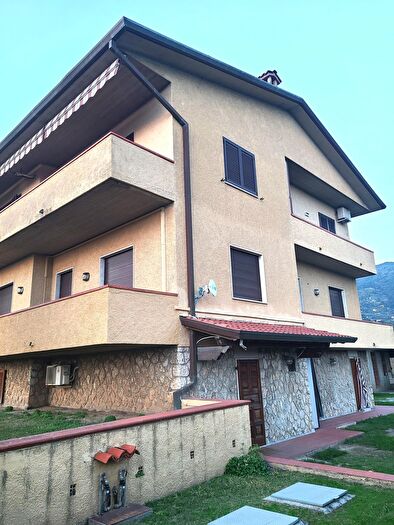 Casa con 5 locali in vendita in Pietrasanta