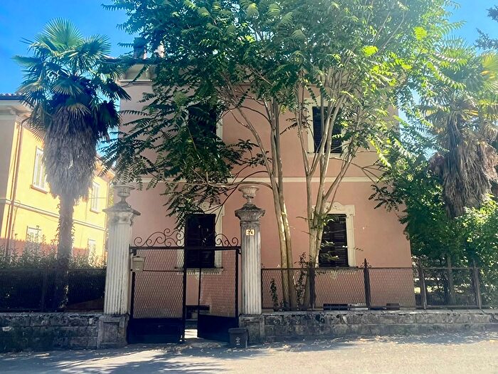 Appartamento con 6 locali in vendita in Via Cappuccini, Fabriano