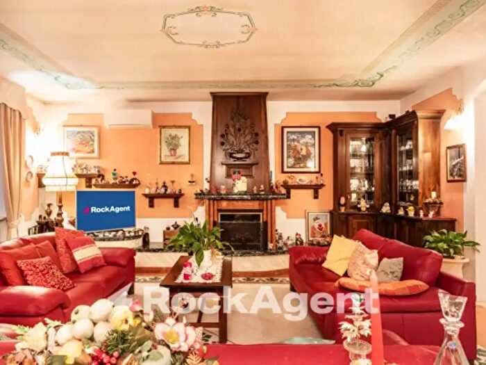 Casa con 6 locali in vendita in Mede