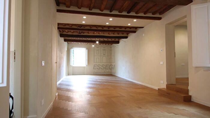Appartamento con 8 locali in vendita in Piazza San Giusto, Lucca