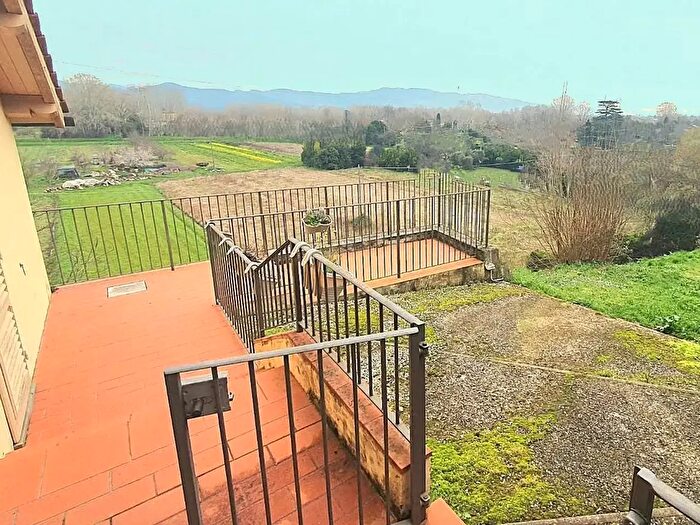 Casa quadrilocale in vendita in Via per Gattaiola, Lucca