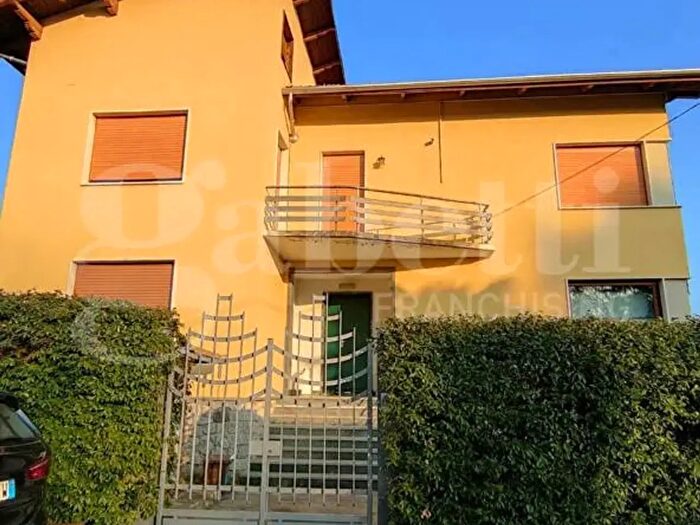 Appartamento trilocale in vendita in Via De Giovannini, Biella