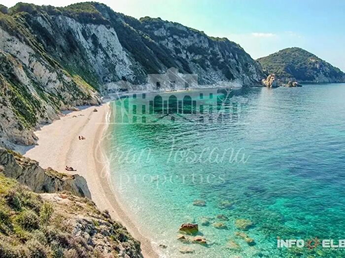 Casa con 10 locali in vendita in Portoferraio