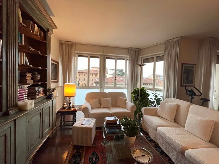 Appartamento con 6 locali in affitto in Via Pier Capponi, Firenze