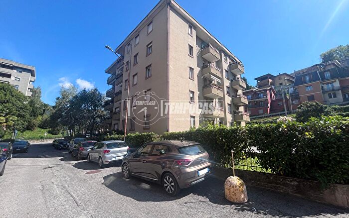 Appartamento quadrilocale in vendita in Via Annibale Cressoni, Como
