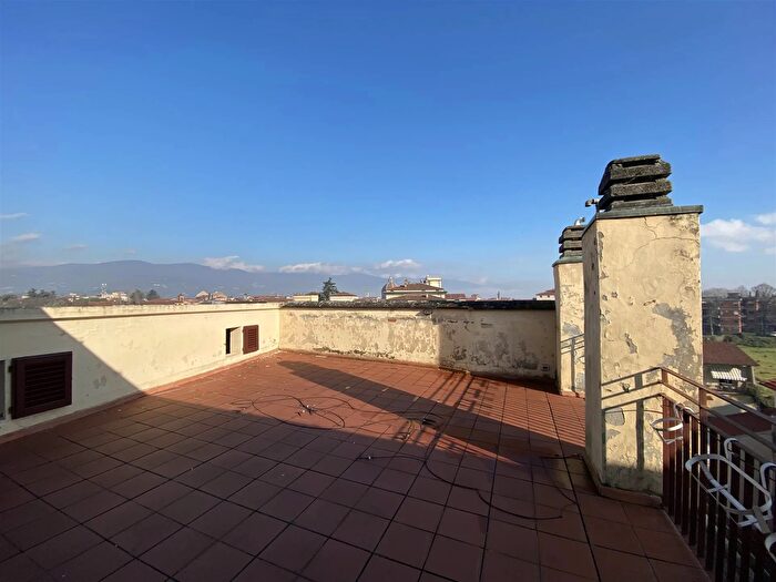 Appartamento con 5 locali in vendita in Pistoia, Pistoia