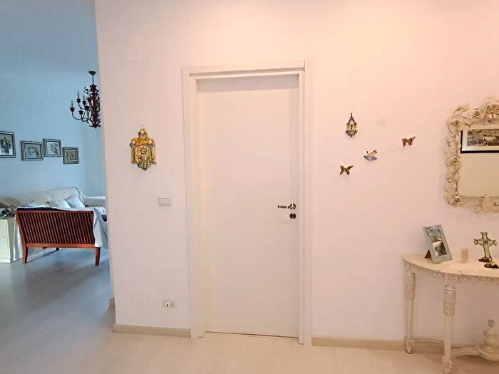 Appartamento con 5 locali in vendita in Via Curtatone, Ancona