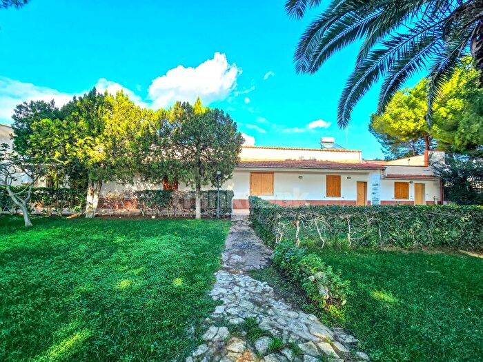 Casa con 10 locali in vendita in Via Strada Circonvallazione Snc, Vittoria