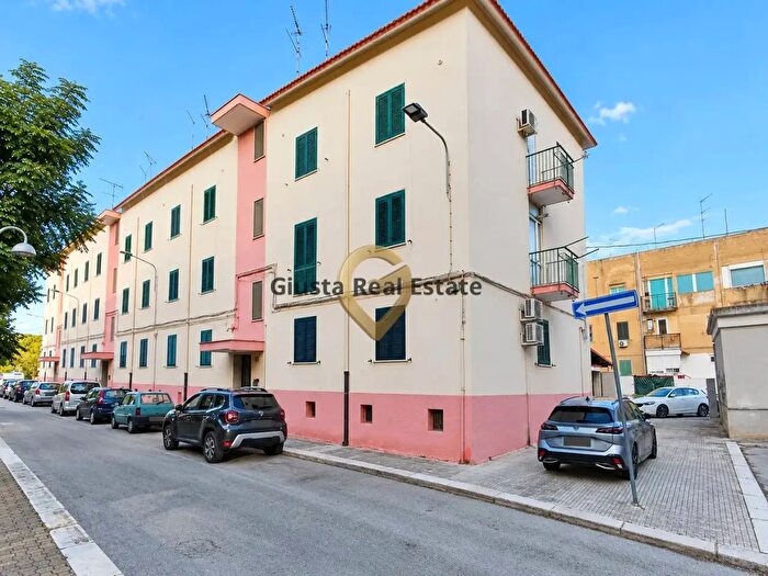 Appartamento trilocale in vendita in Piazza Pietro Giannone, Brindisi
