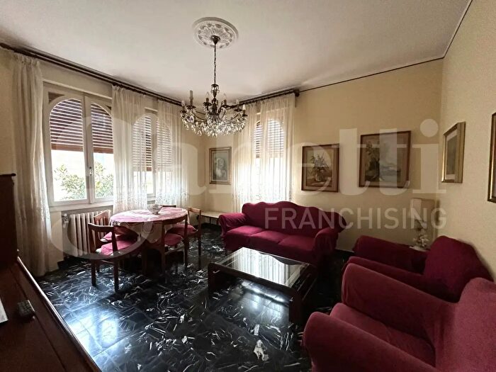 Appartamento quadrilocale in vendita in Via Casoli, Modena