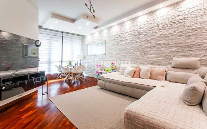 Appartamento trilocale in vendita in Via Venezia, Olgiate Olona