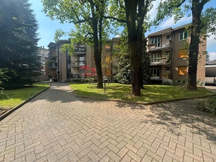 Appartamento trilocale in vendita in Via Achille Grandi, Vimercate