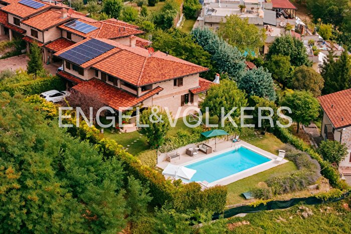 Casa con 7 locali in vendita in Via Madre Teresa di Calcutta, Guiglia