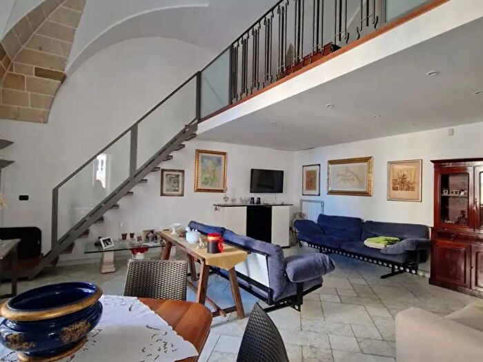 Casa con 12 locali in vendita in Via De Vavotici, Brindisi