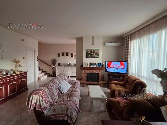 Casa con 7 locali in vendita in Santa Croce SullArno