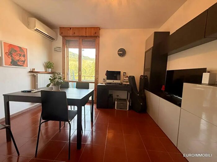 Appartamento con 5 locali in vendita in Via per Neviano, Traversetolo