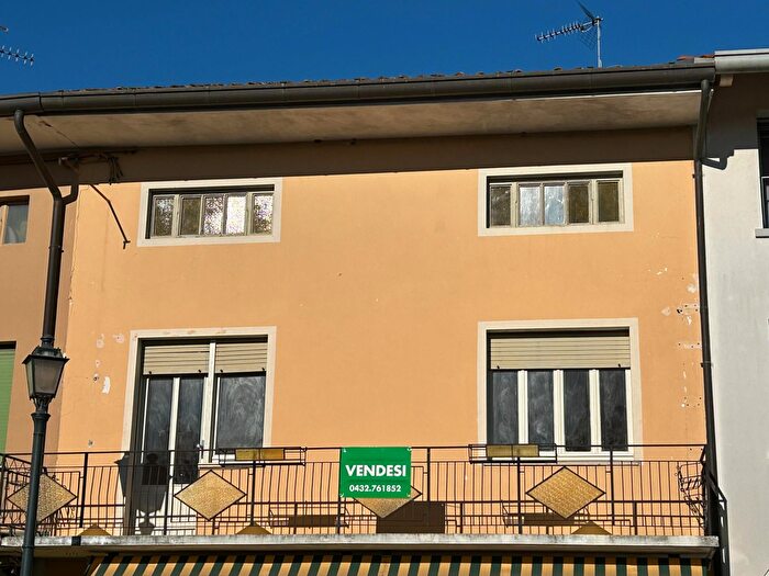 Appartamento con 6 locali in vendita in Piazza San Paolino, Mortegliano